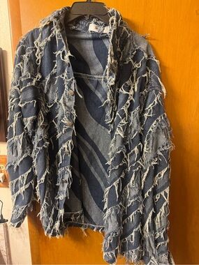 Frayed Denim Button-Front Shirt- Blue